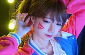 Sally Dorasnow的美图之旅，一路都是制服和cos的闪光点